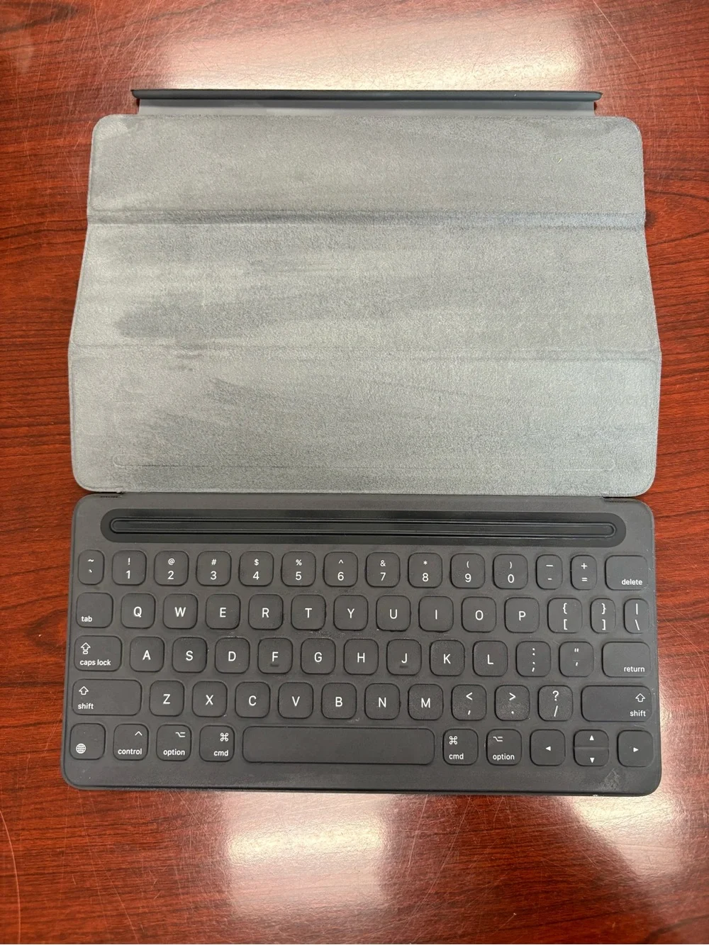 Apple Smart Keyboard A1829 Fits 3rd 7th 8th 9th Generation & Ipad Pro 10.5 Inch